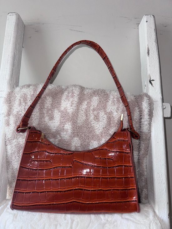 Handbags - Brown Croc-Embossed Shoulder Bag - Unbranded
